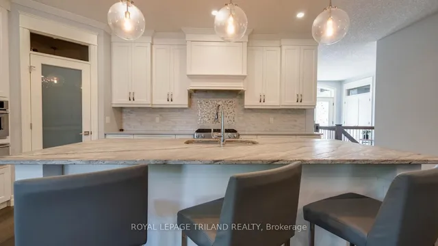 37 Ashby Cres, Strathroy-Caradoc 4