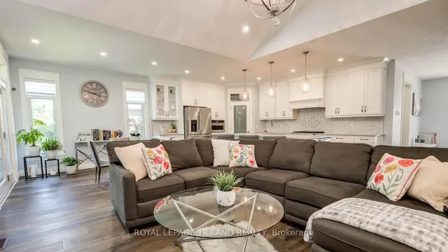 37 Ashby Cres, Strathroy-Caradoc 5