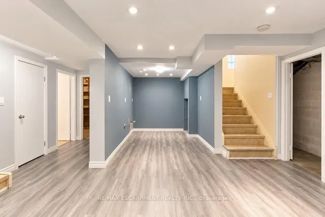 31 FAIRLEIGH Cres, Hamilton 5