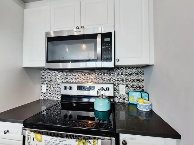 16 Concord Pl #318, Grimsby 4