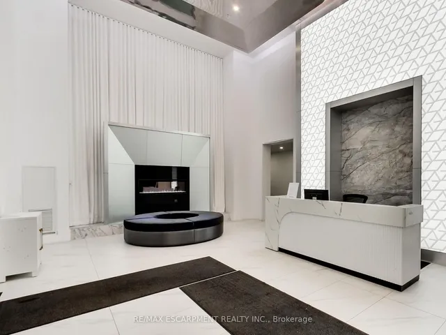 16 Concord Pl #318, Grimsby 3