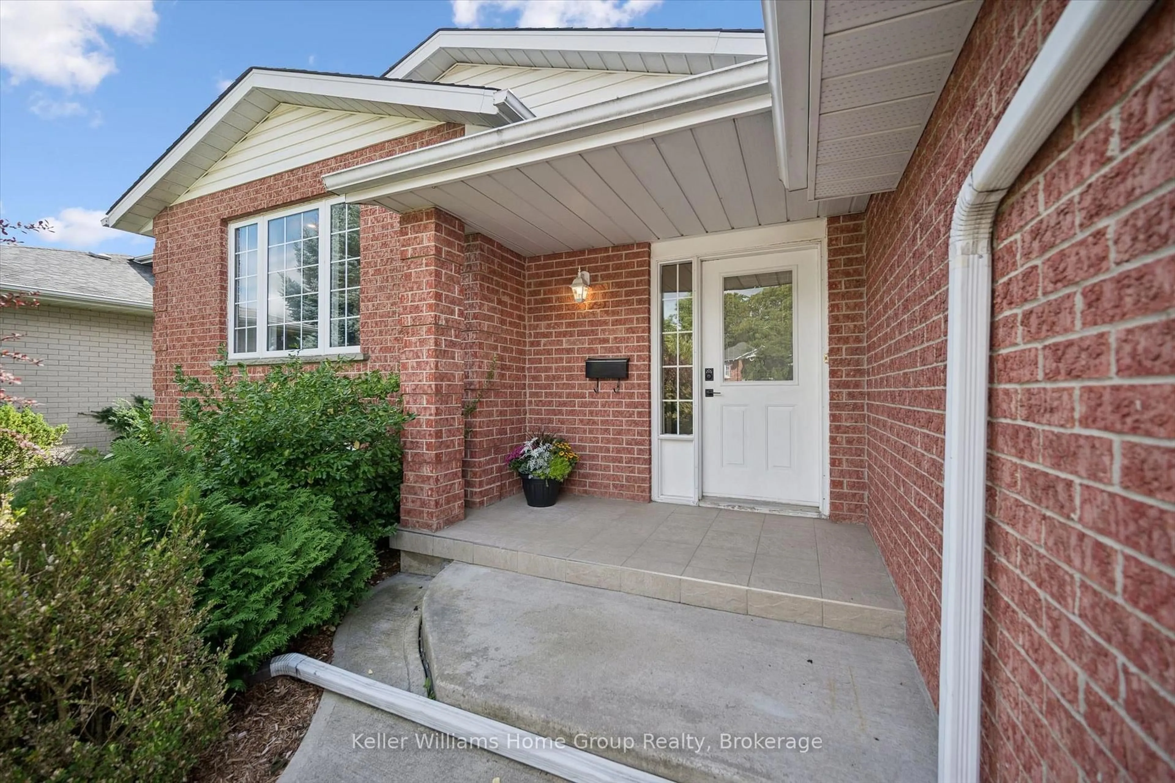 trreb/IMG-X13784426_3ab9e6c5-1742-4946-ae0d-f9bc996a41e9-l.jpg
