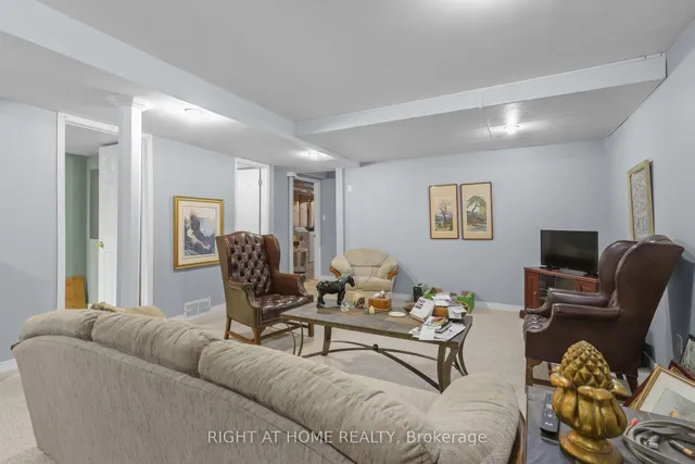 215 North Centre Rd #12, London North 4