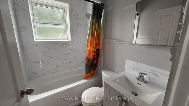 106 Lorne Ave, Chatham-Kent 5