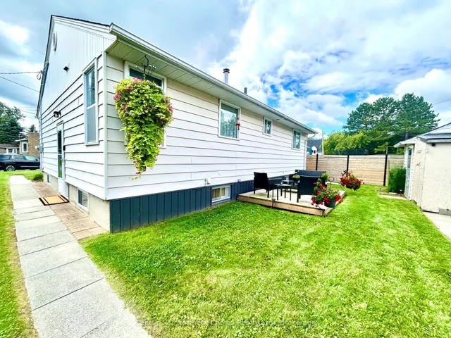 746 Thompson St, Fort Frances 2