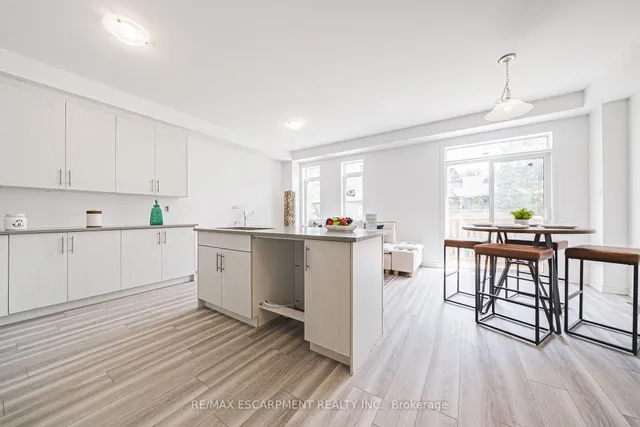 11 DAVINCI Blvd, Hamilton 4