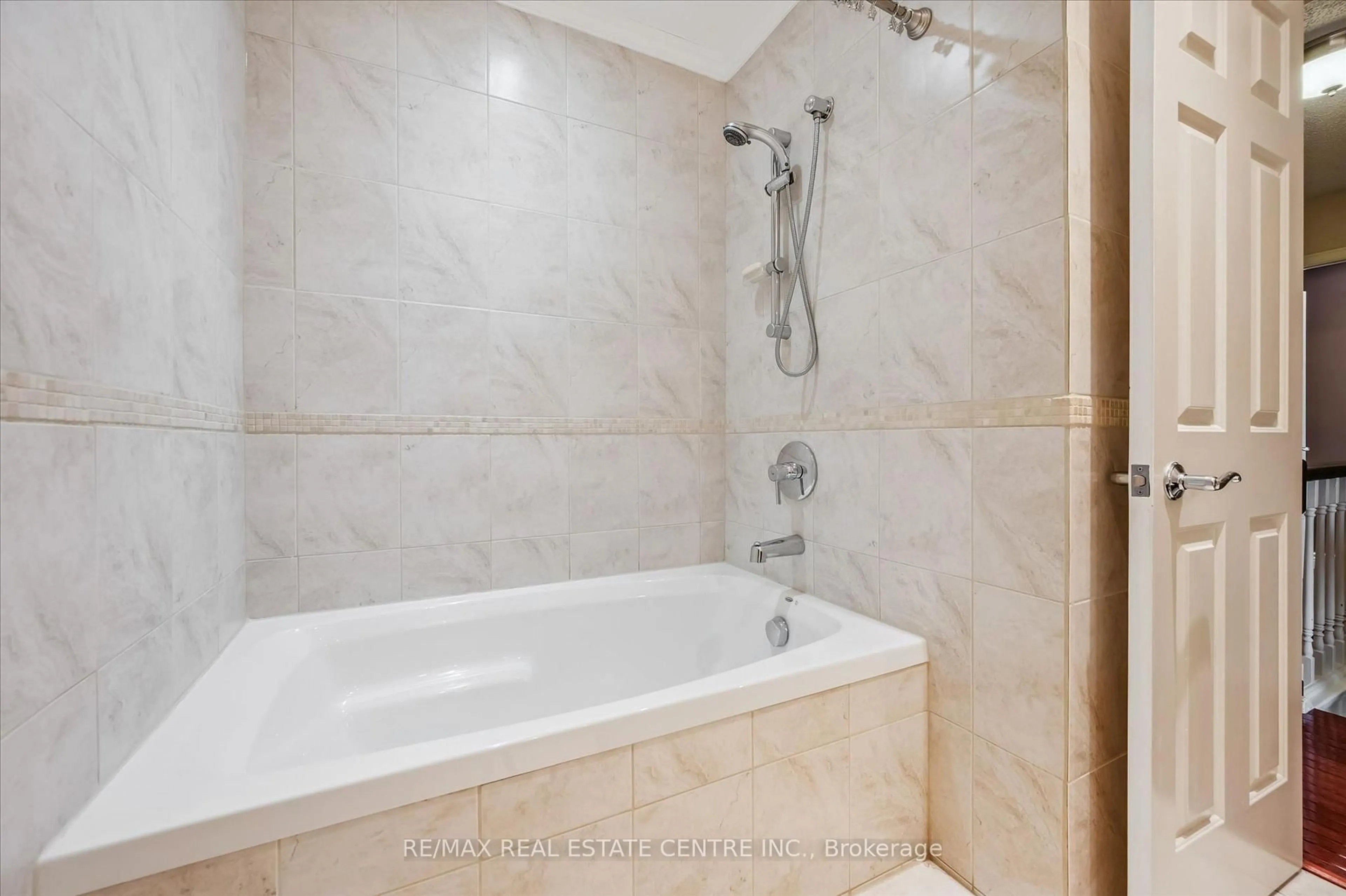 trreb/IMG-X13786860_1a8cf448-2d6f-469b-9188-ed27b1aeddfb-l.jpg