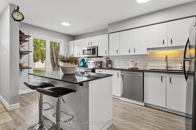 120 Centre St #6, London South 5