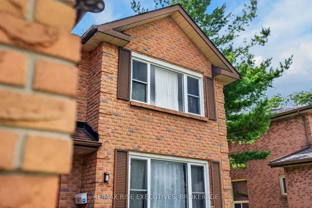 601 Forest Hill Dr, Kingston 2