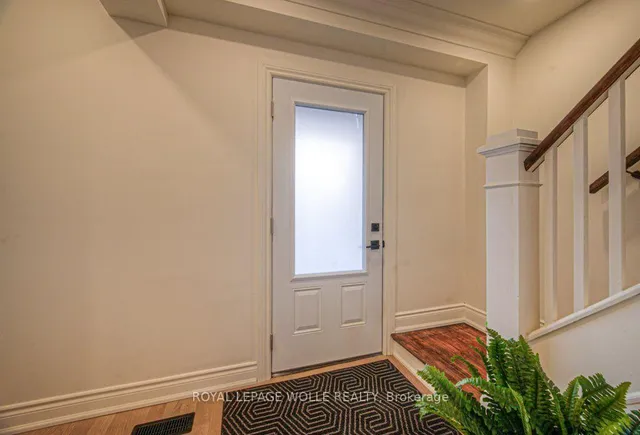 30 Dunbar Rd, Waterloo 5