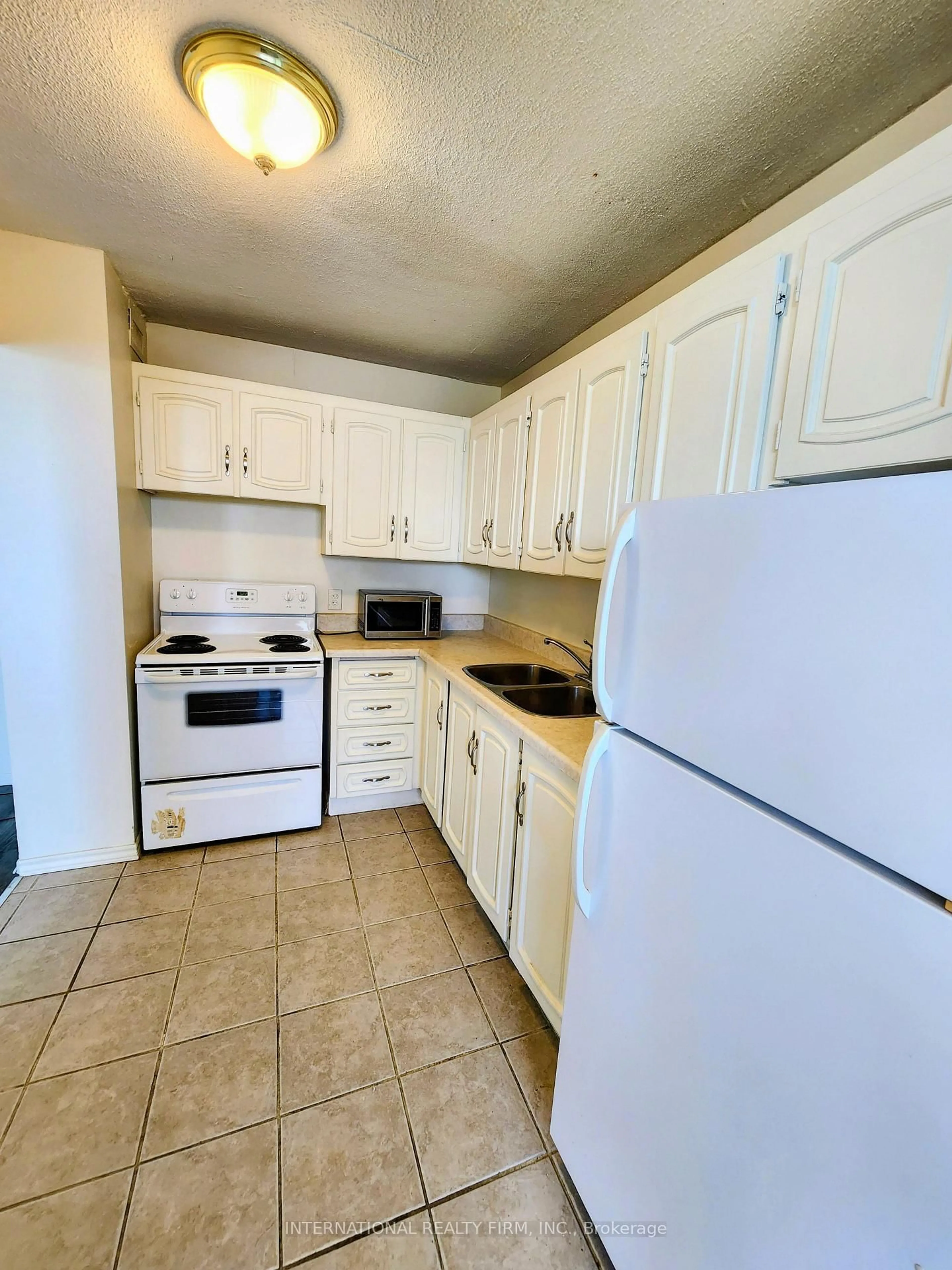 trreb/IMG-X13788684_26b92cc2-1b9e-40e5-a609-ebb4c2077894-l.jpg