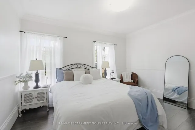 41 Spring St, Hamilton 5