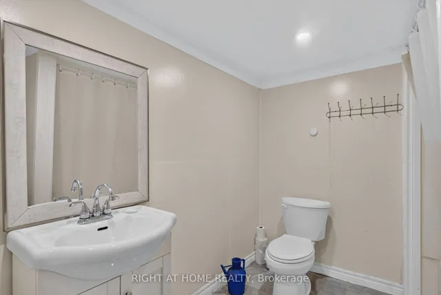 12 BASLAW Dr, Ottawa 4