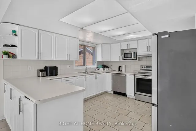 12 BASLAW Dr, Ottawa 5