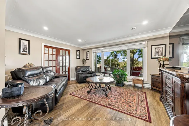 1186 St. Clair Pkwy, St. Clair 5