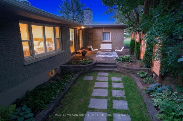 232 Island Park Dr, Ottawa 5