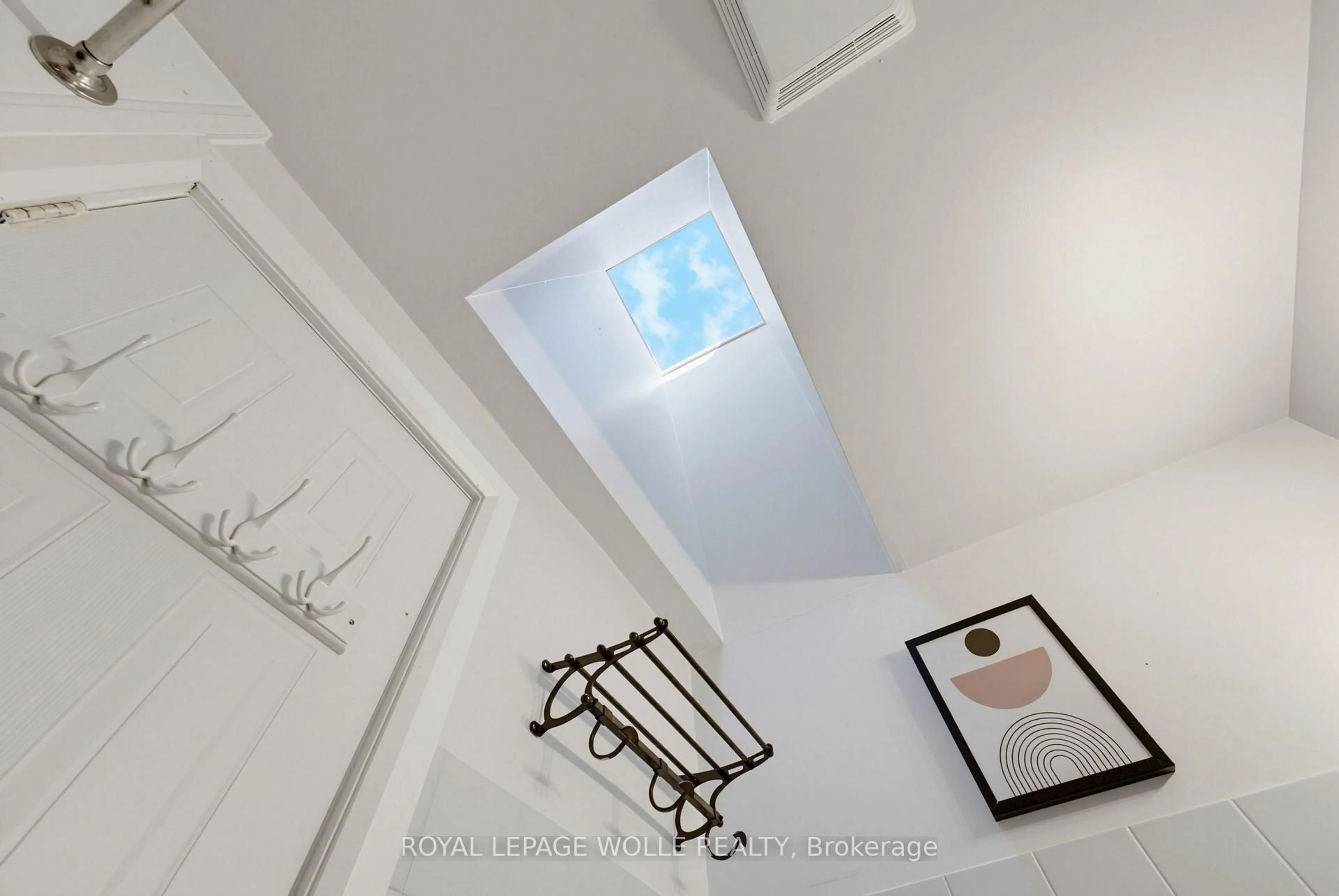trreb/IMG-X13791090_1dc36bf3-761d-4e0b-8f0c-8b6beef3ffbd-l.jpg