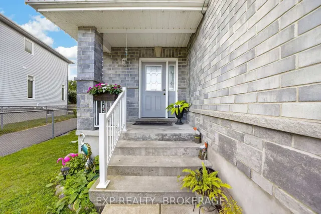 925 Blossom St, Kingston 3