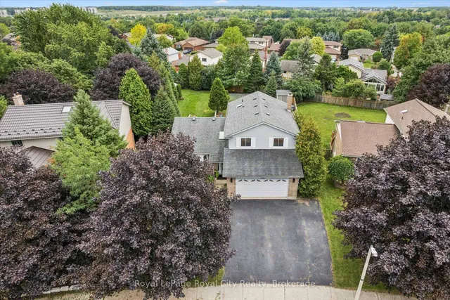 32 Thornhill Dr, Guelph 2