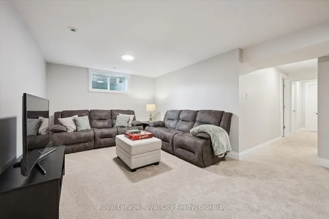 140 Halls Dr, Centre Wellington 5