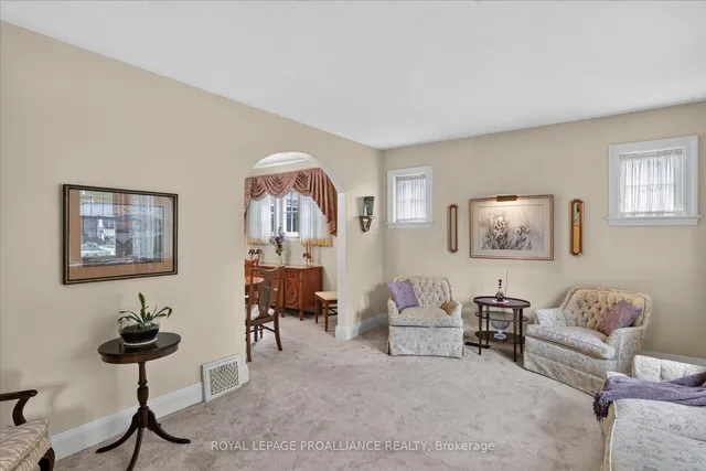 210 Aberdeen Ave, Peterborough 4