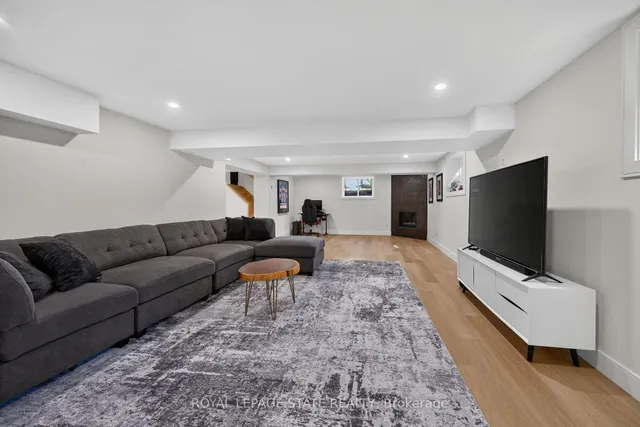 491 Anson Dr, Hamilton 3
