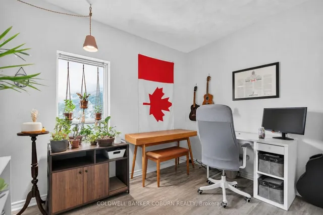 698 Cooper St, Ottawa 3