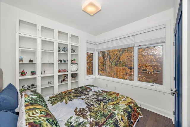 383 Princeton Ave, Ottawa 4