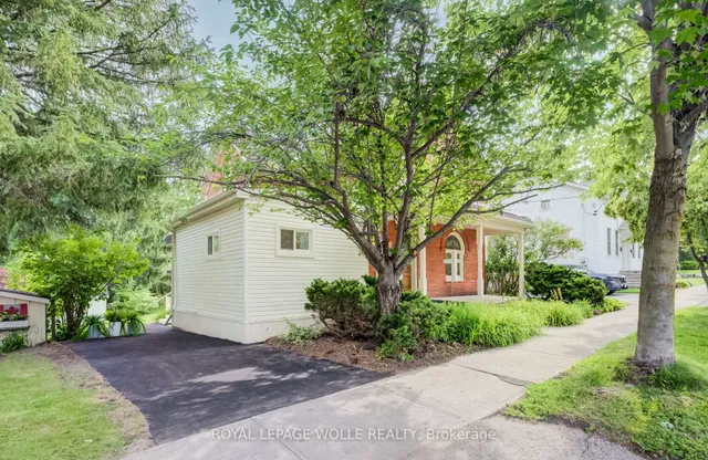 25 Central St, Waterloo 4
