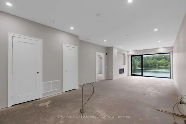 32 Brunel Rd #104, Huntsville 4