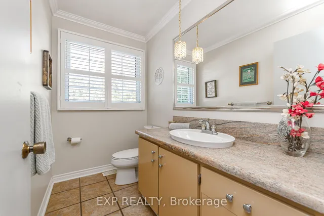 1221 Fairway Dr, Manotick 4