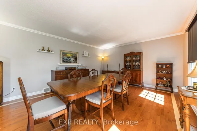 1221 Fairway Dr, Manotick 3