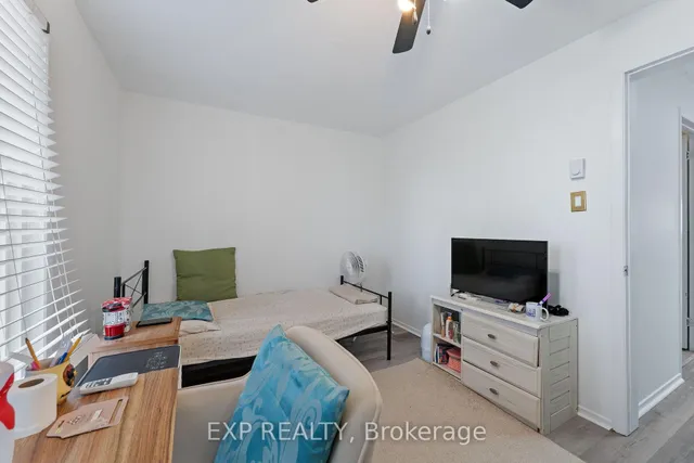 6702 Jeanne D'arc Blvd #B, Ottawa 4