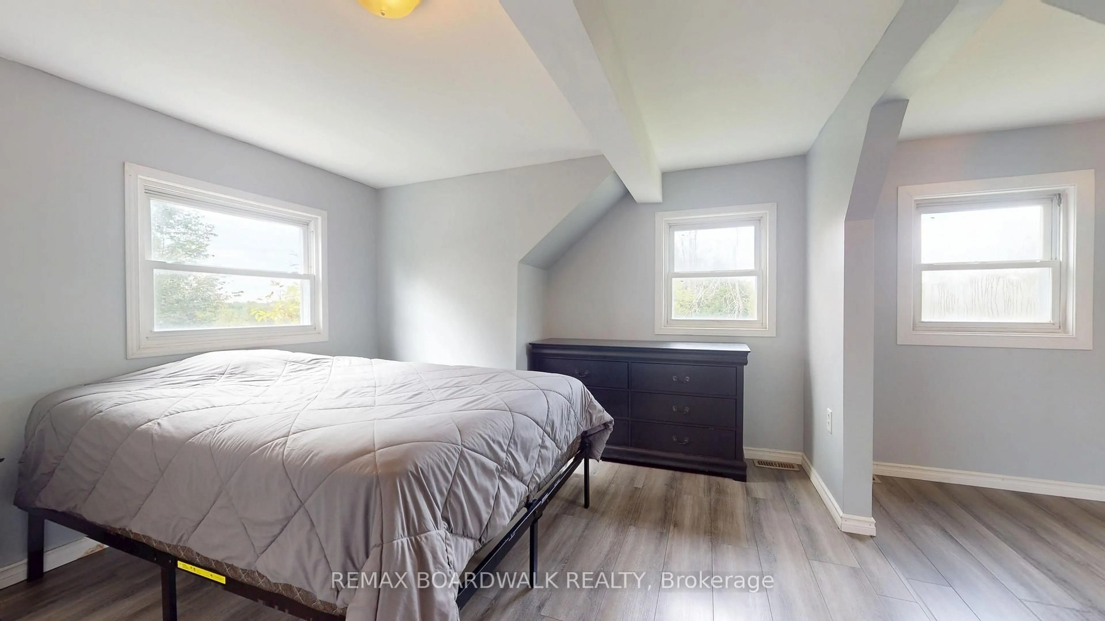 trreb/IMG-X13793140_4aecd6fa-817b-4680-bed1-ed33eef796cc-l.jpg