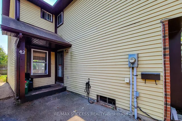 42 Enfield Cres, Brantford 3