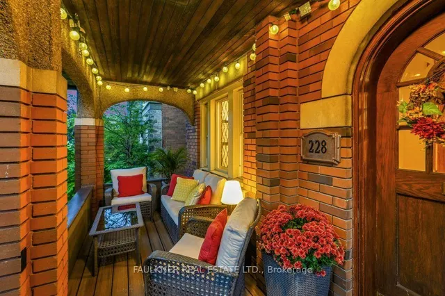 228 Fourth Ave, Ottawa 5
