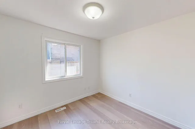 50 Wellington St, Woodstock 4