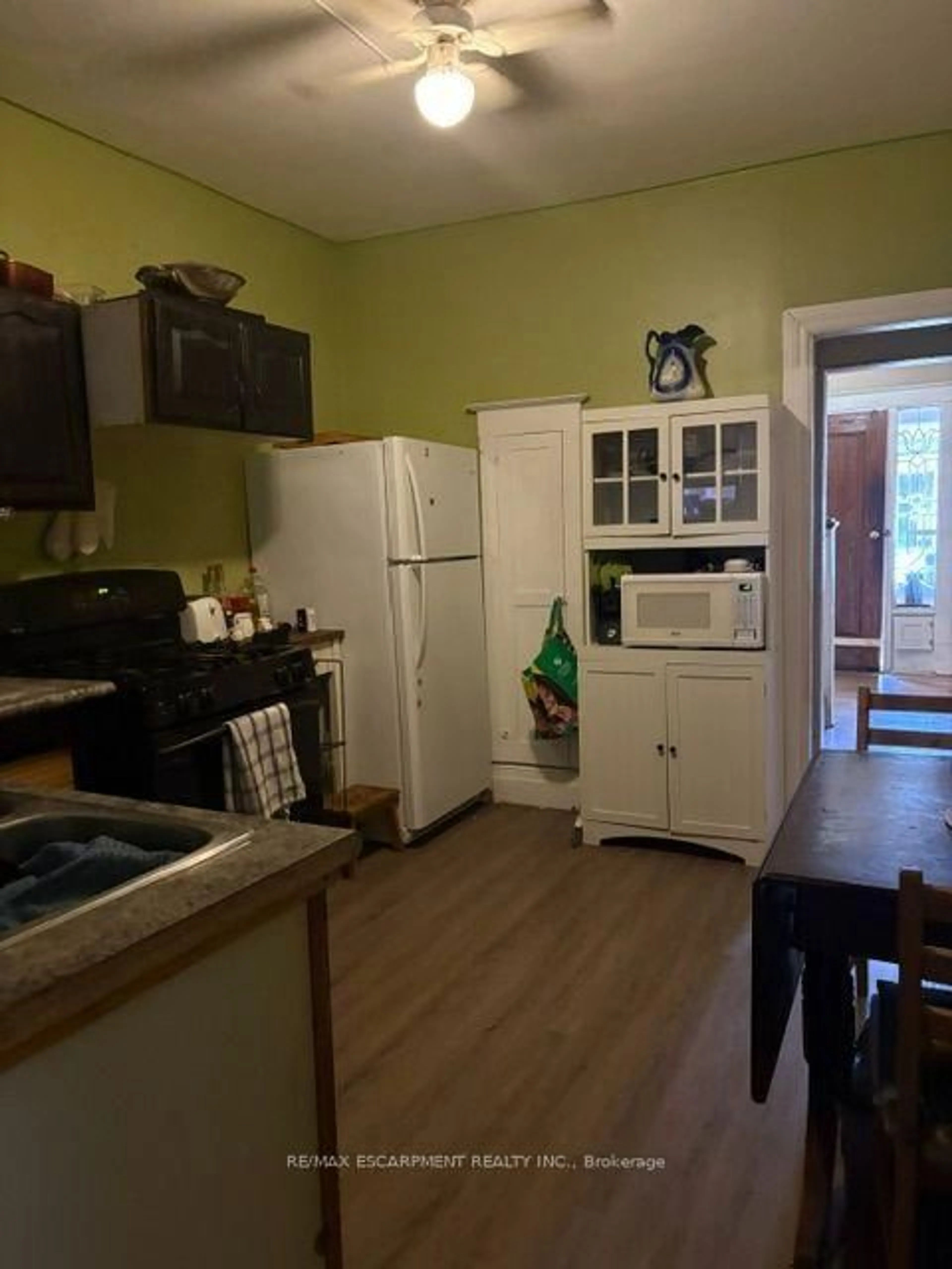 trreb/IMG-X13794568_cb5fd6a8-ea8c-4a95-afb9-42406b43b1a7-l.jpg
