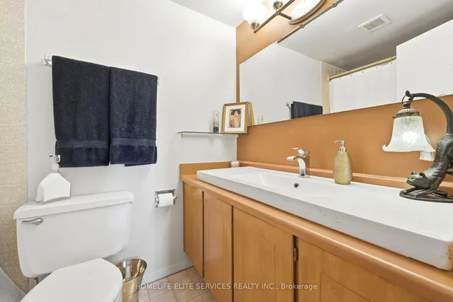 500 Laurier Ave #909, Ottawa 3