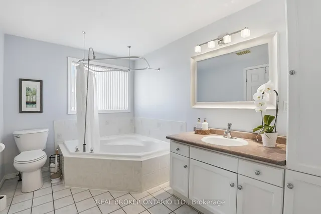 26 Kelly Crt, Guelph 2