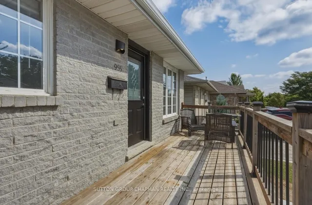 955 Lawson Rd, London North 2