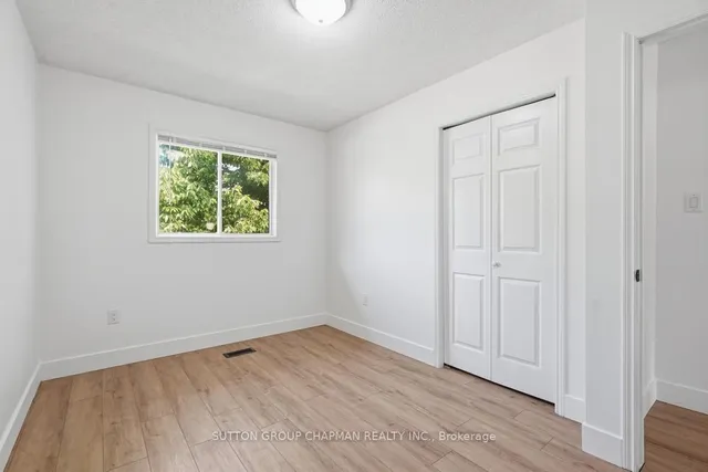 955 Lawson Rd, London North 3