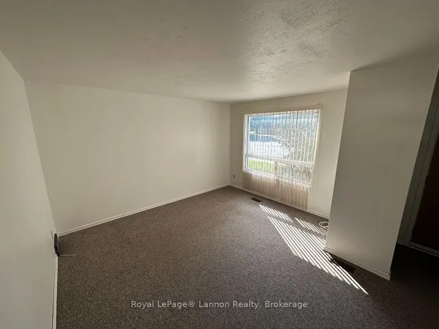 402 James St, Thunder Bay 2