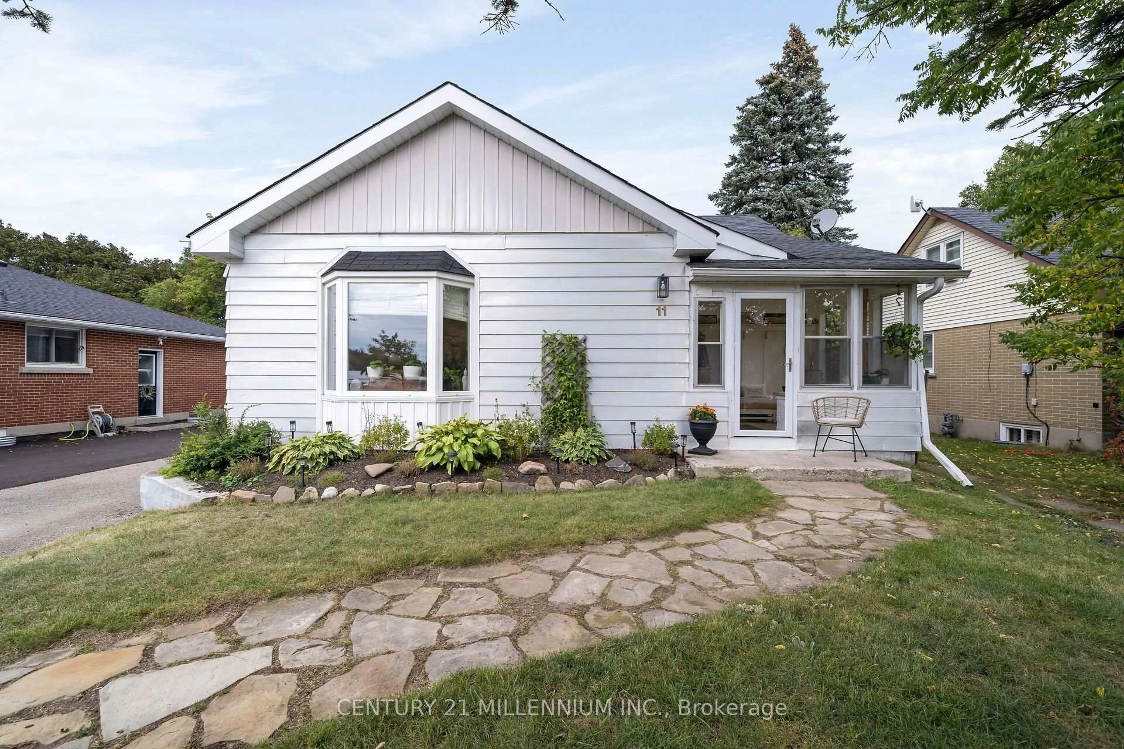 trreb/IMG-X13796652_f3c426ff-87b2-4363-9726-47ec39cee0bb-l.jpg