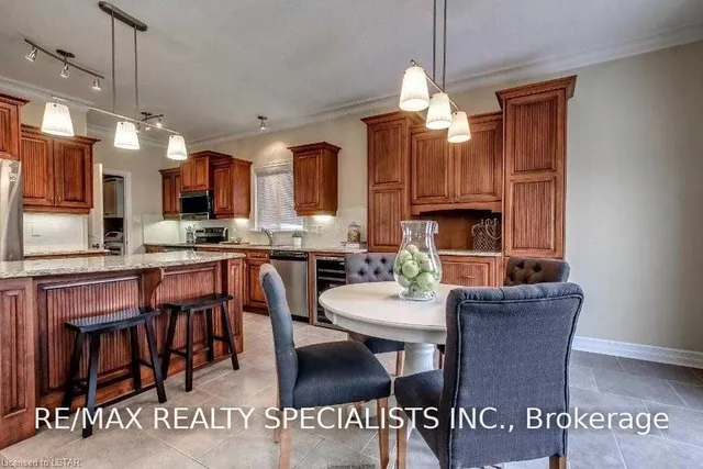 404 South Carriage Way, London North 5