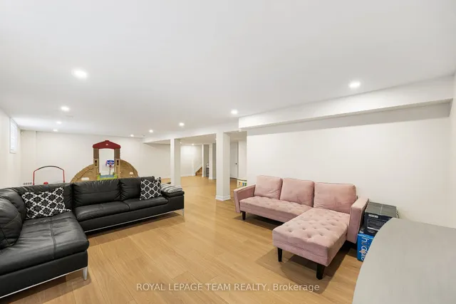 649 Bridgeport Ave, Manotick 5