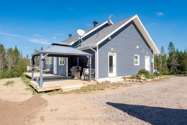 880 Memorial Park Dr, Powassan 3