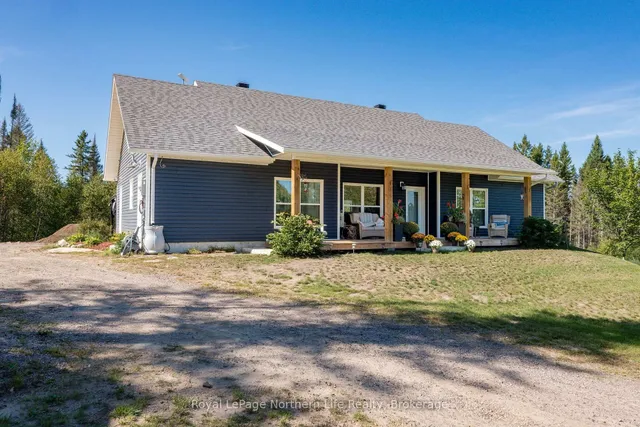 880 Memorial Park Dr, Powassan 2