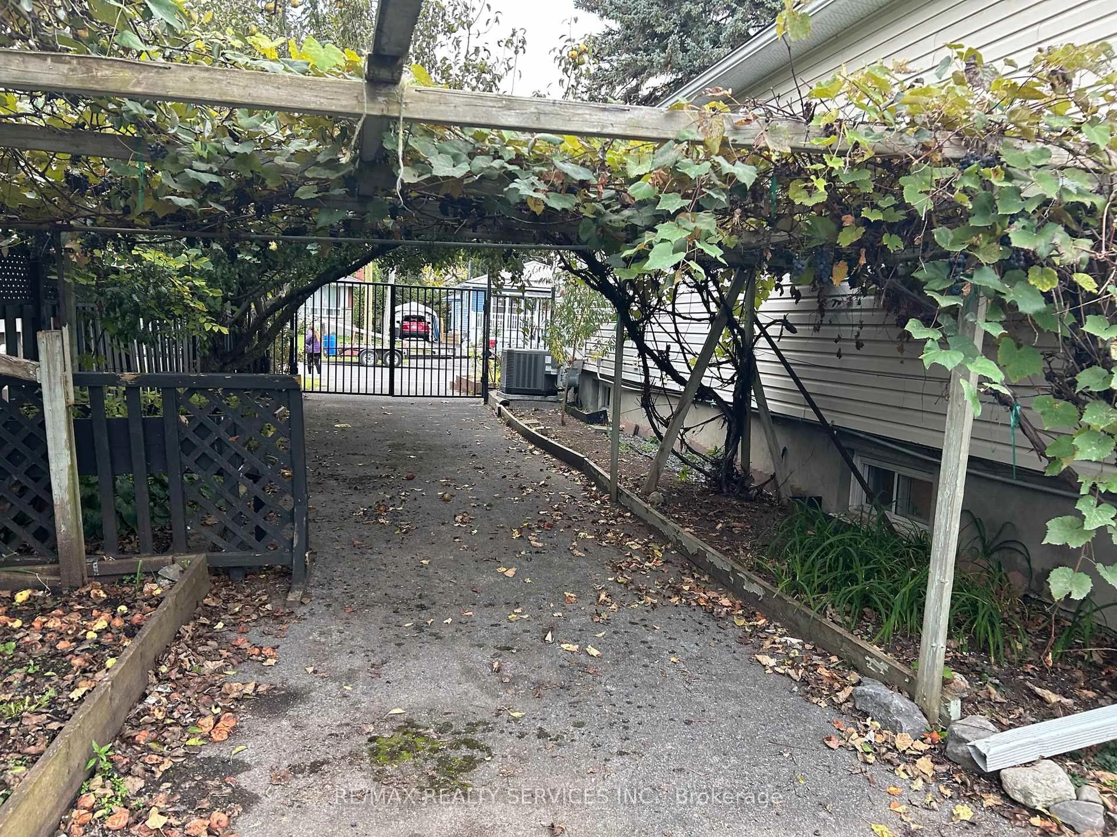 trreb/IMG-X13797658_0a3c3c13-6b2e-4f30-8fdd-23b46d28a1cc-l.jpg