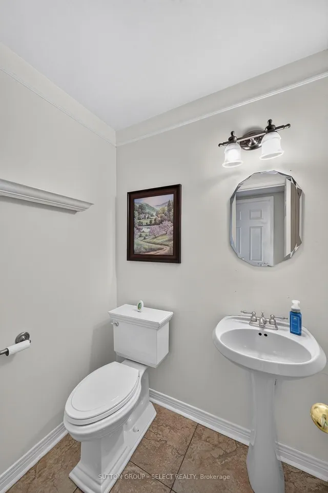 384 Eastcastle Pl, London North 3